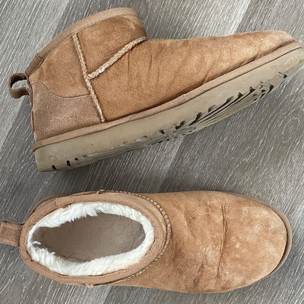 UGG - short boots - tan color